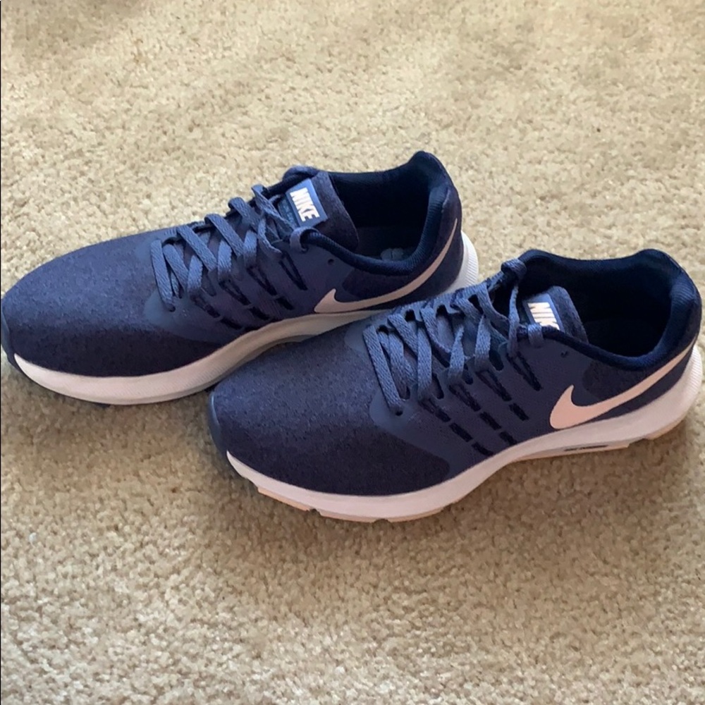 Nike Run Swift womens US-7.5